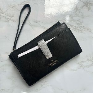 Kate Spade New York Leila Pebbled Leather Black Medium Wristlet